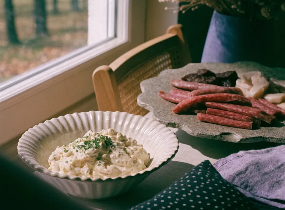 Kremet potetsalat til spekemat – oppskrift og tips